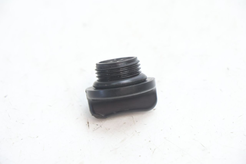 photo de ENGINE OIL CAP SUZUKI GSR 600 (2005 - 2012) - Alternative perspective