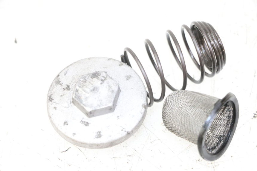 photo de ENGINE OIL CAP PEUGEOT VIVACITY 125 (2010 - 2017) - Zoom on usage condition