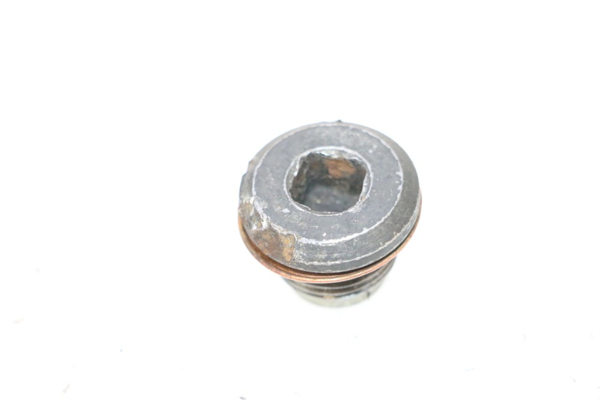 photo de ENGINE OIL CAP PEUGEOT SATELIS COMPRESSOR K15 125 (2006 - 2009) - Zoom on usage condition
