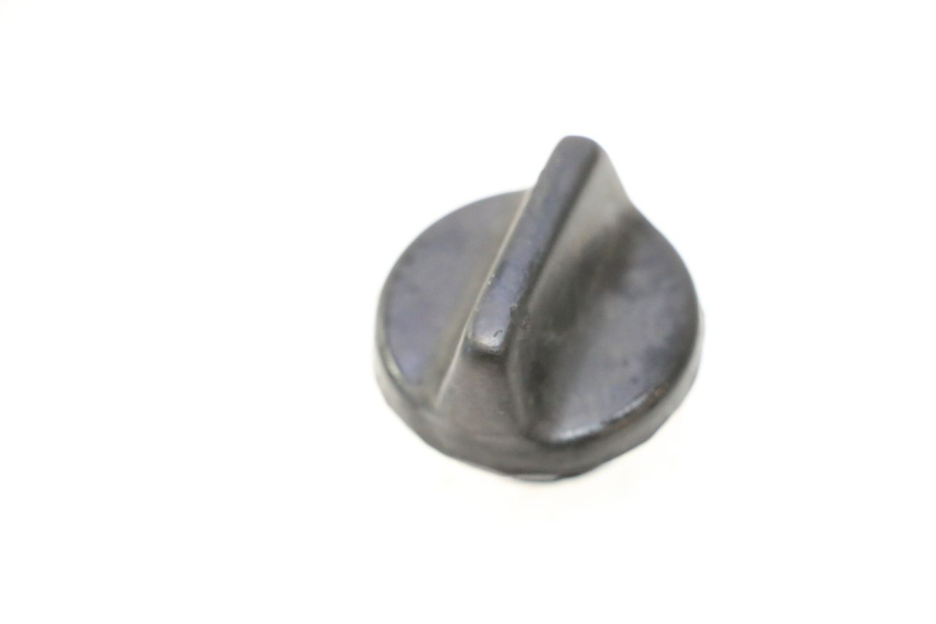 photo de ENGINE OIL CAP SUZUKI SMX SUPERMOTARD 50 (1996 - 2001) - Zoom on usage condition
