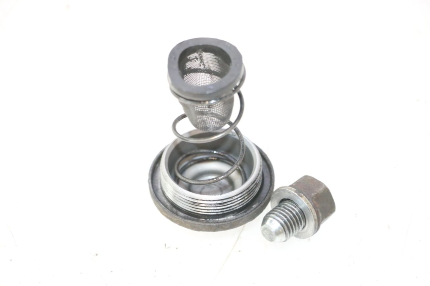 photo de ENGINE OIL CAP SMC XROAD 150 - Component detail