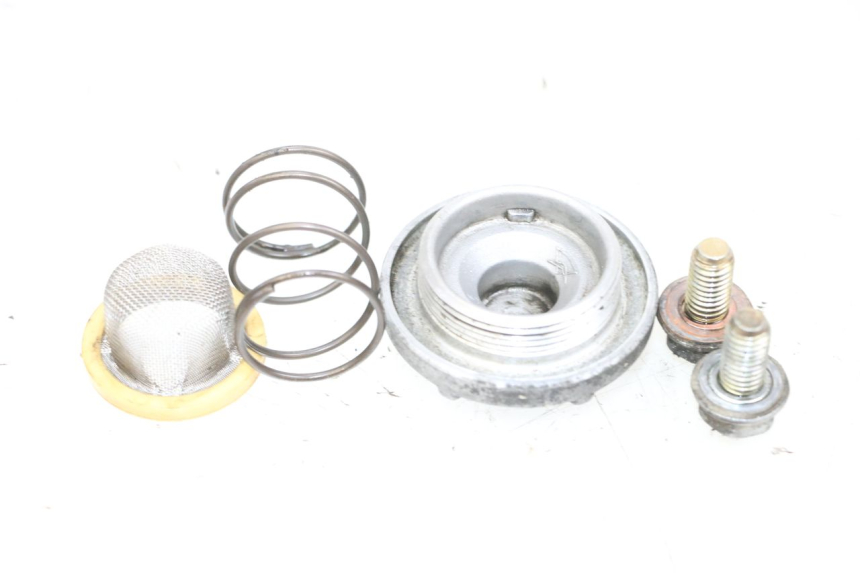 photo de ENGINE OIL CAP YAMAHA YP MAJESTY 125 (2002 - 2006) - Zoom on usage condition