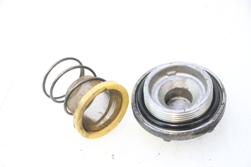photo de ENGINE OIL CAP YAMAHA YP MAJESTY 125 (2007 - 2010) - Zoom on usage condition