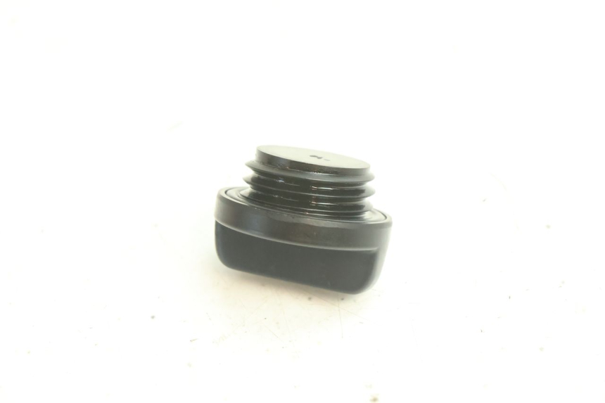photo de ENGINE OIL CAP YAMAHA YZF R6 600 (2008 - 2009) - Zoom on usage condition