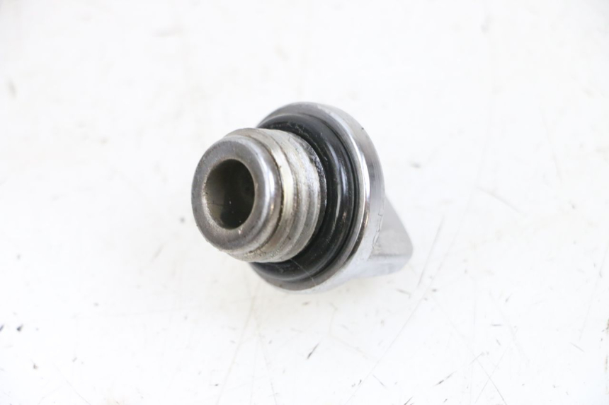 photo de ENGINE OIL CAP KYMCO ZING 125 (1997 - 2003) - Zoom on usage condition