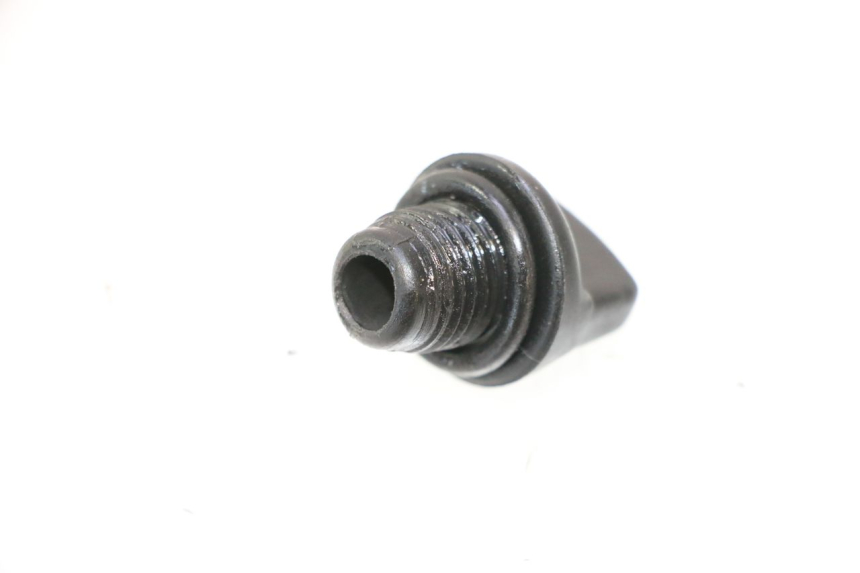 photo de REAR WHEEL SHAFT CAP KEEWAY RY6 2T 50 (2011 - 2019) - Zoom on usage condition