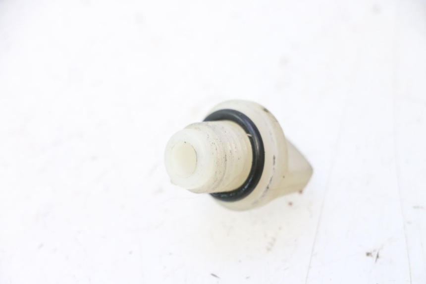 photo de REAR WHEEL SHAFT CAP MBK STUNT NAKED 50 (2004 - 2018) - Zoom on usage condition