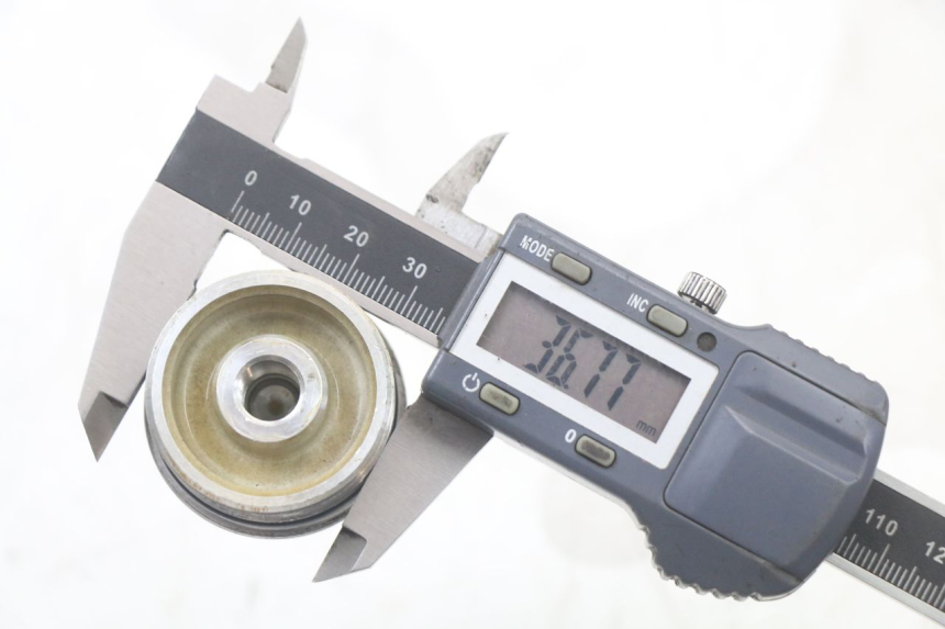 photo de FORK CAP HONDA CBR F 1000 (1993 - 1996) - Technical close-up