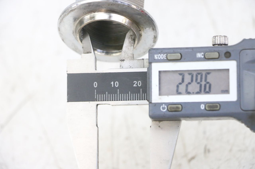 photo de FORK CAP ROYAL ENFIELD HYMALAYAN 410 (2016 - 2023) - Component detail