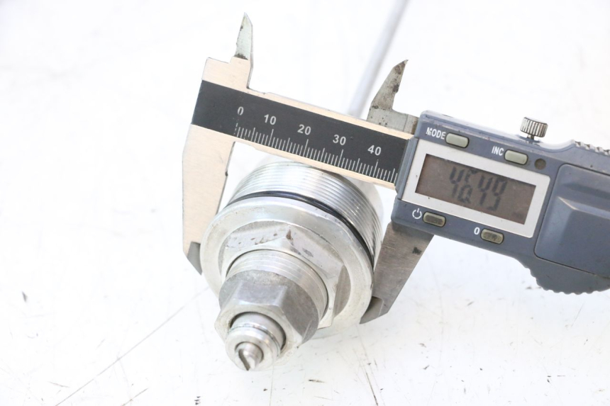 photo de FORK CAP DUCATI SS IE DS CARENEE 1000 (2002 - 2006) - Zoom on usage condition