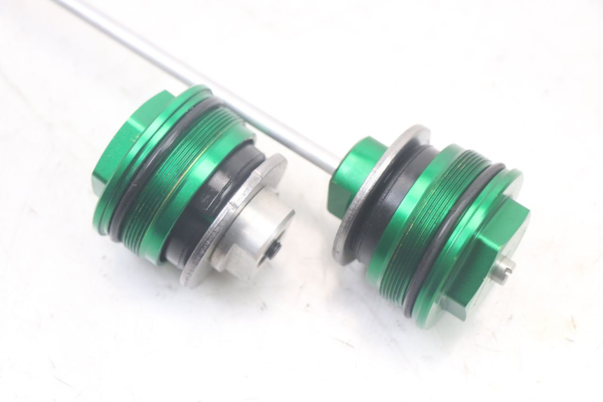 photo de FORK CAP KAWASAKI VERSYS ABS 650 (2015 - 2018) - Technical close-up