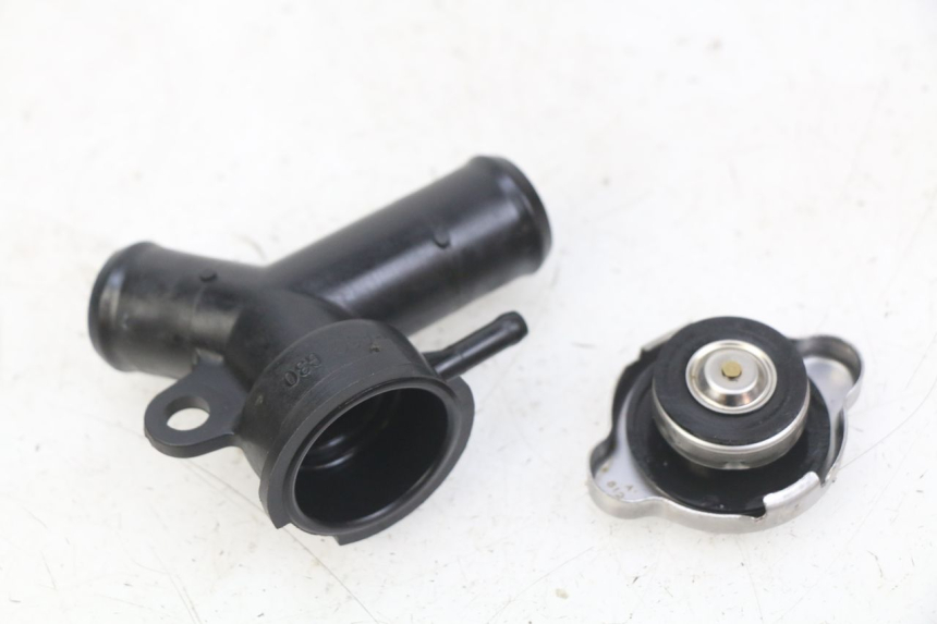photo de RADIATOR CAP HONDA CB R 1000 (2018 - 2023) - Alternative perspective