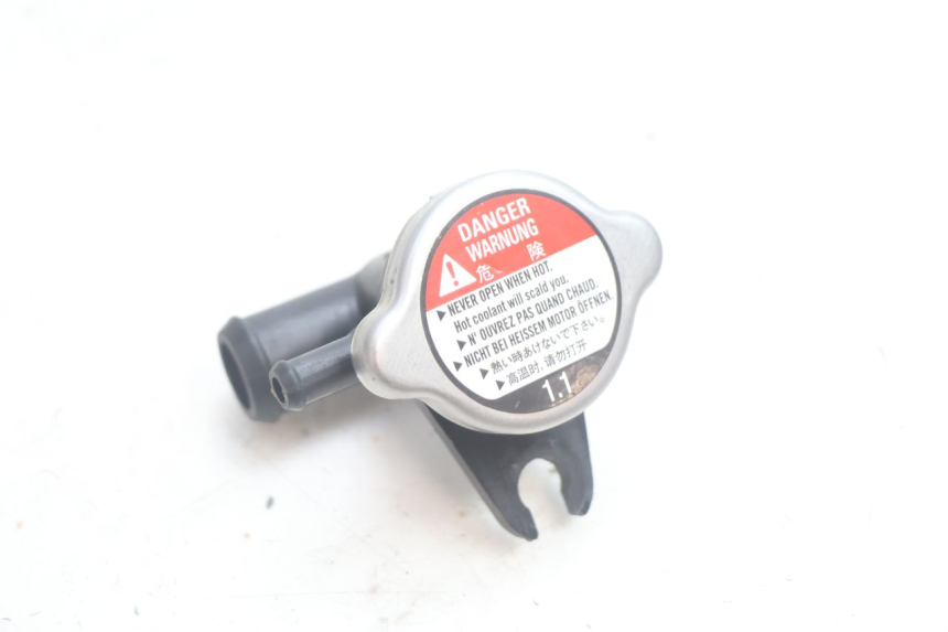 photo de RADIATOR CAP HONDA FJS SILVER WING SILVERWING 400 (2005 - 2008) - Zoom on usage condition