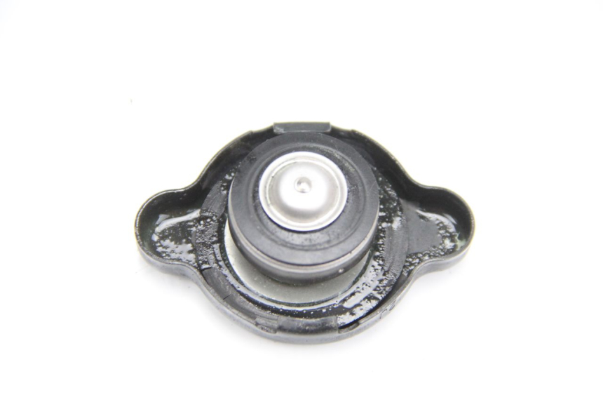 photo de RADIATOR CAP SUZUKI GSR 600 (2005 - 2012) - Alternative perspective
