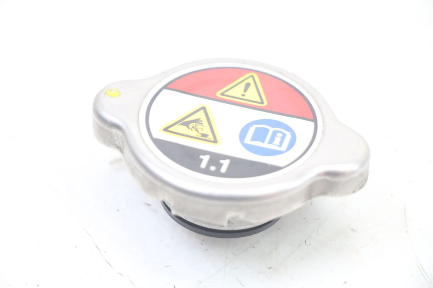 photo de RADIATOR CAP HONDA SH i 300 (2015 - 2020) - Alternative perspective