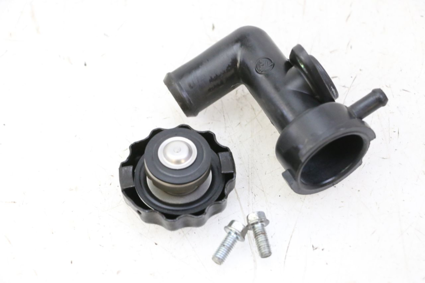 photo de RADIATOR CAP HONDA NTV DEAUVILLE 650 (2001 - 2006) - Zoom on usage condition