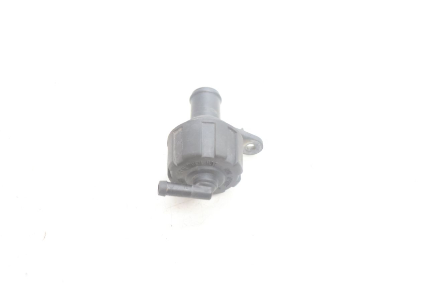photo de RADIATOR CAP YAMAHA XMAX X-MAX 125 (2006 - 2009) - Technical close-up