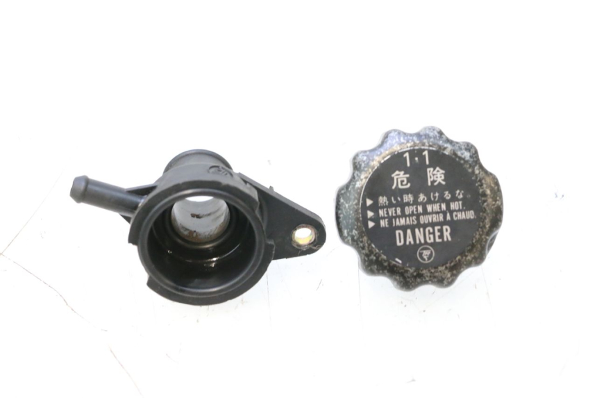 photo de RADIATOR CAP YAMAHA YP MAJESTY 125 (1998 - 2001) - Alternative perspective