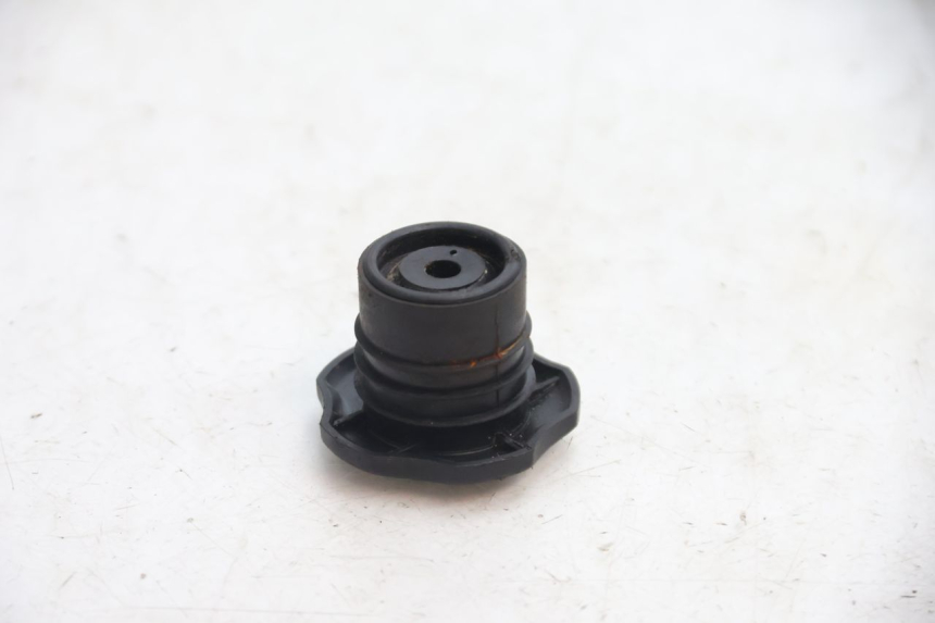 photo de FUEL TANK CAP PEUGEOT 103 SPX CLIP 50 (1989 - 1992) - Zoom on usage condition