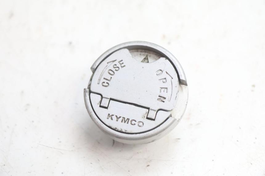 photo de FUEL TANK CAP KYMCO AGILITY 4T 50 (2018 - 2022) - Zoom on usage condition
