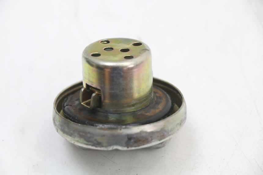 photo de FUEL TANK CAP KYMCO AGILITY CARRY 50 (2011 - 2020) - Zoom on usage condition