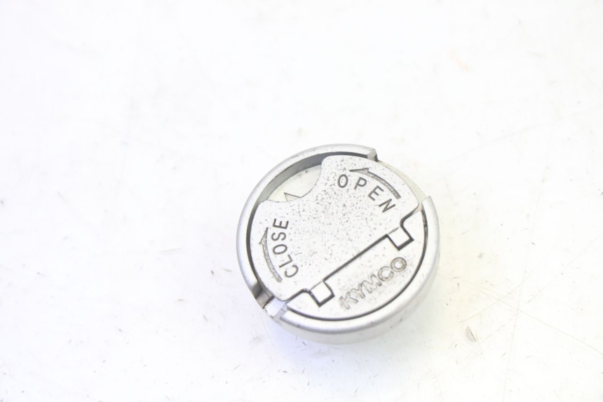 photo de FUEL TANK CAP KYMCO AGILITY NAKED RENOUVO 2T 50 (2011 - 2018) - Zoom on usage condition