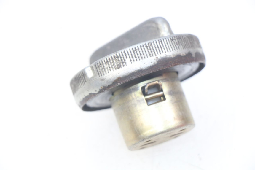 photo de FUEL TANK CAP KYMCO AGILITY RS 2T 50 (2009 - 2013) - Zoom on usage condition