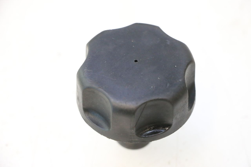 photo de FUEL TANK CAP MBK BOOSTER ROCKET 50 (1995 - 1998) - Zoom on usage condition