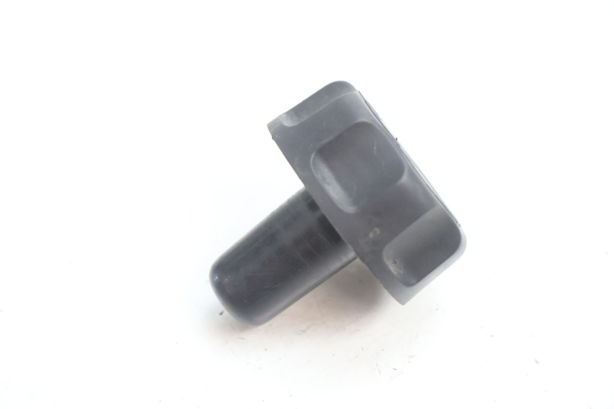 photo de FUEL TANK CAP MBK BOOSTER ROCKET 50 (2004 - 2016) - Zoom on usage condition