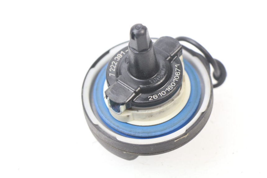 photo de FUEL TANK CAP BMW C SPORT 650 (2015 - 2021) - Zoom on usage condition