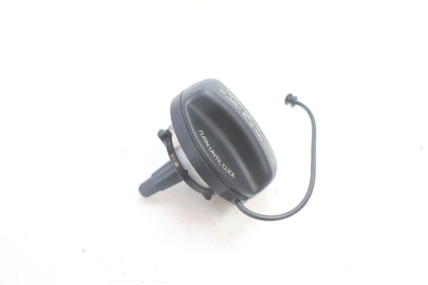 photo de FUEL TANK CAP BMW C SPORT 650 (2015 - 2021) - Zoom on usage condition