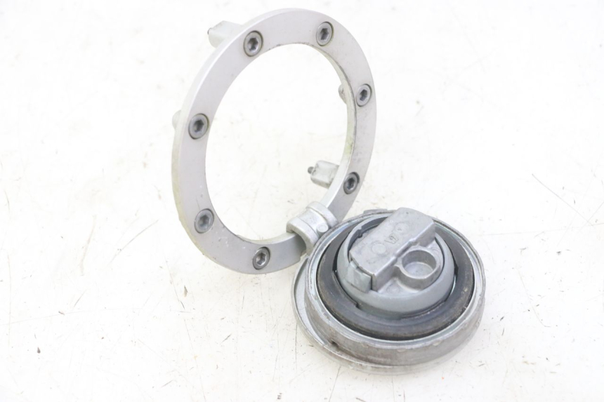 photo de FUEL TANK CAP HONDA CBF 500 (2004 - 2007) - Zoom on usage condition