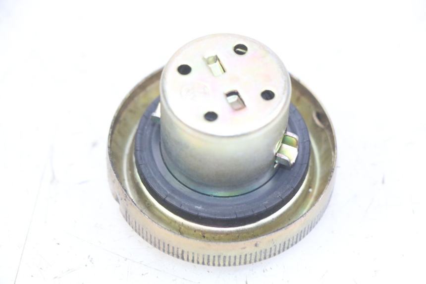 photo de FUEL TANK CAP SYM CROX 4T 50 (2016 - 2023) - Zoom on usage condition