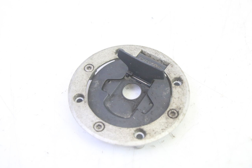 photo de FUEL TANK CAP SUZUKI DL V STROM 1000 (2002 - 2007) - Zoom on usage condition