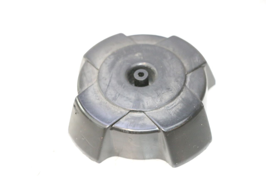 photo de FUEL TANK CAP SUZUKI DR S 600 (1985 - 1989) - Zoom on usage condition