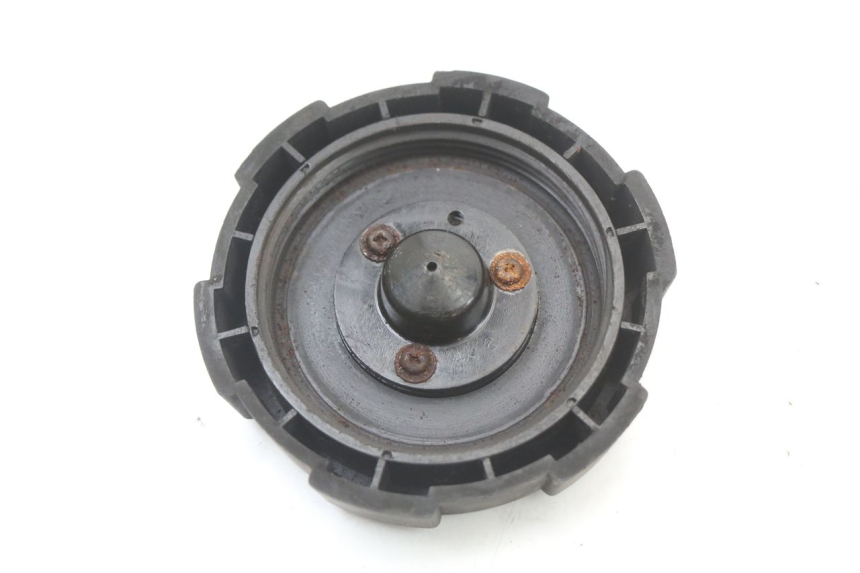 photo de FUEL TANK CAP YAMAHA DTLC 125 (1982 - 1987) - Zoom on usage condition