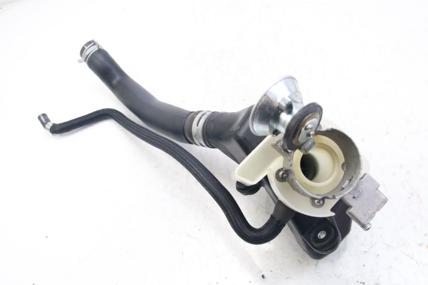 photo de FUEL TANK CAP YAMAHA D'ELIGHT DELIGHT 125 (2017 - 2020) - Zoom on usage condition