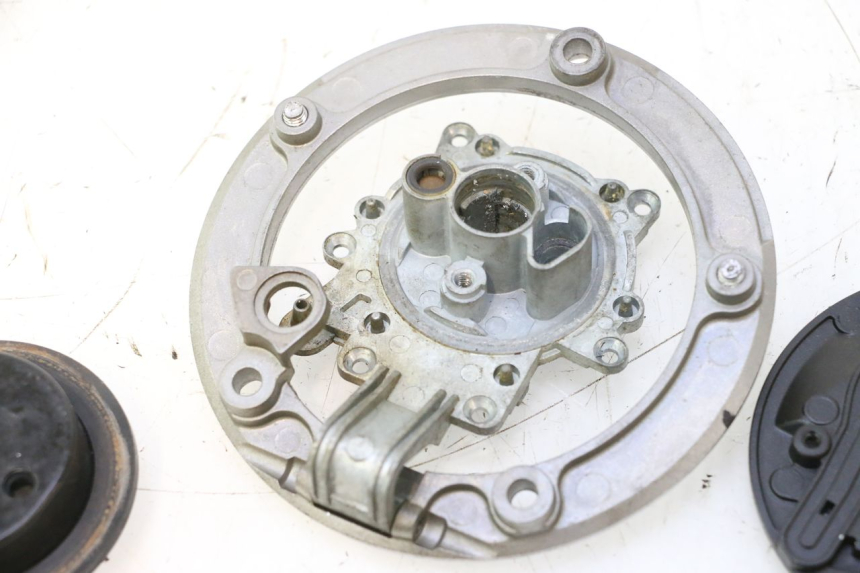 photo de FUEL TANK CAP KAWASAKI ER-6 ER6 N 650 (2005 - 2009) - Fixing points details