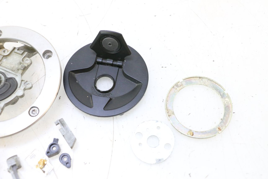 photo de FUEL TANK CAP KAWASAKI ER-6 ER6 N 650 (2005 - 2009) - Markings and original references