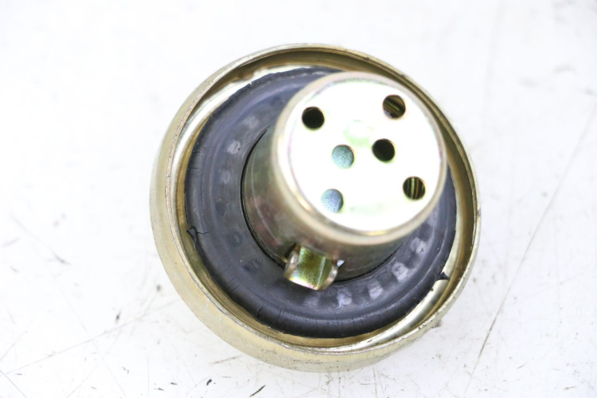 photo de FUEL TANK CAP JM MOTORS EVOLIS 4T 50 (2018 - 2022) - Zoom on usage condition