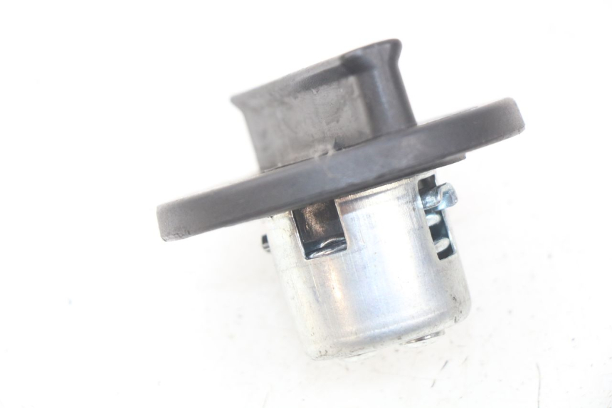 photo de FUEL TANK CAP JM MOTORS F45i 4T 50 (2020 - 2023) - Zoom on usage condition