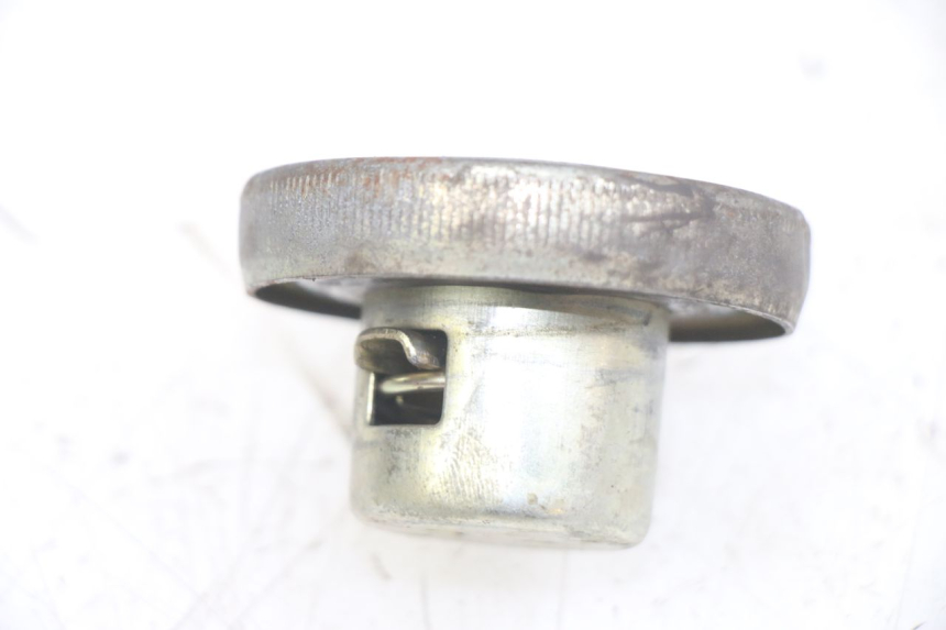photo de FUEL TANK CAP TNT MOTOR FASTINO 4T 50 (2013 - 2019) - Zoom on usage condition