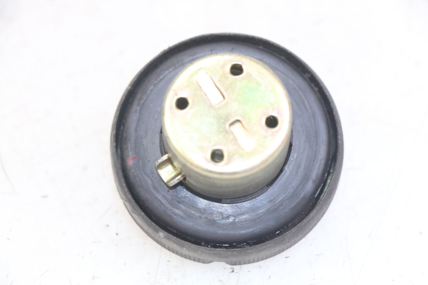 photo de FUEL TANK CAP HONDA FES PANTHEON 2T 125 (1998 - 2002) - Component detail