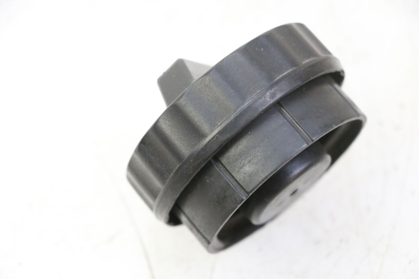 photo de FUEL TANK CAP HONDA FES S-WING SWING ABS 125 (2007 - 2015) - Zoom on usage condition