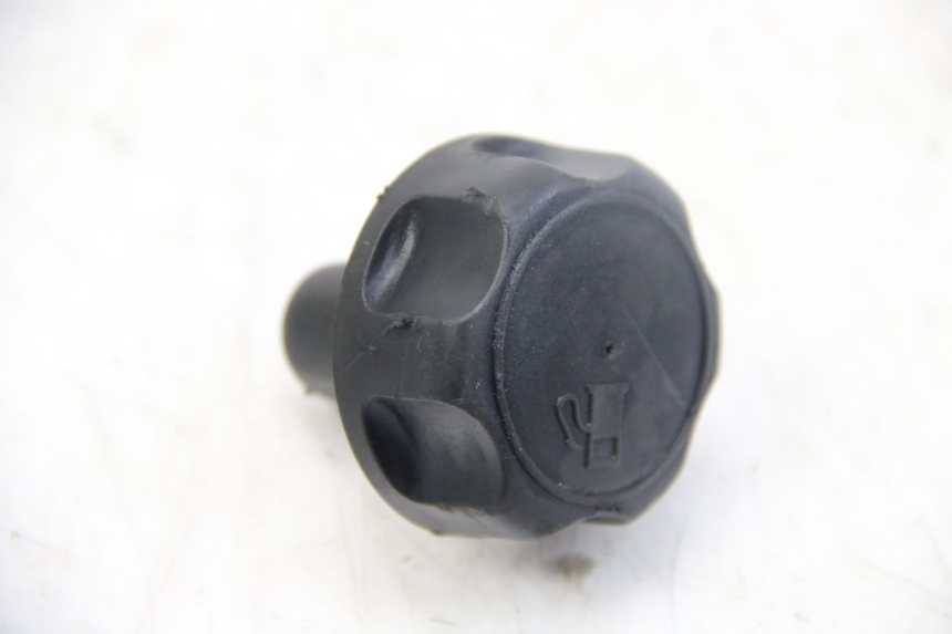 photo de FUEL TANK CAP MBK FLIPPER 50 (2004 - 2012) - Zoom on usage condition