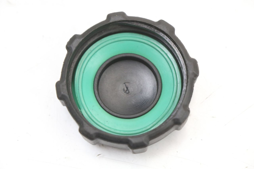 photo de FUEL TANK CAP PIAGGIO FLY 2T 50 (2004 - 2017) - Zoom on usage condition