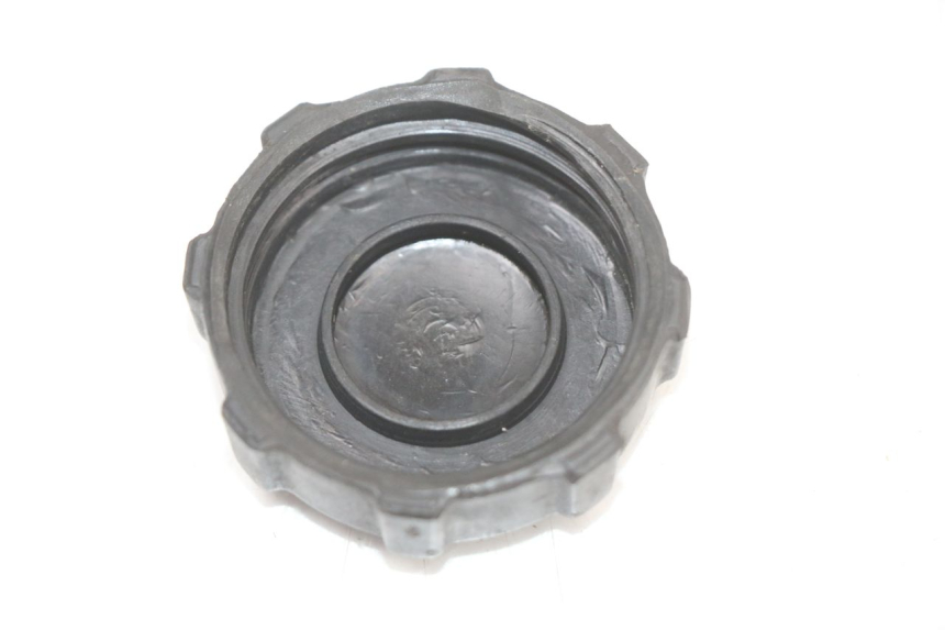 photo de FUEL TANK CAP PIAGGIO FLY 4T 50 (2004 - 2010) - Zoom on usage condition