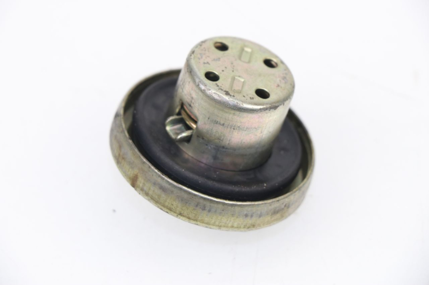 photo de FUEL TANK CAP REVATTO FUTURA GT 125 (2006 - 2008) - Zoom on usage condition