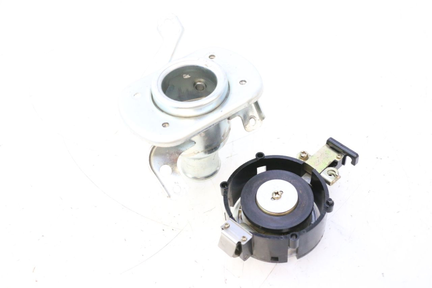 photo de FUEL TANK CAP KYMCO GRAND DINK 125 (2008 - 2014) - Alternative perspective