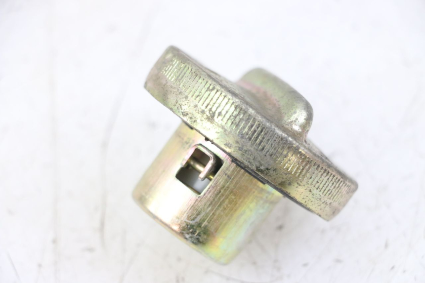 photo de FUEL TANK CAP HONDA SCV LEAD 100 (2003 - 2007) - Zoom on usage condition